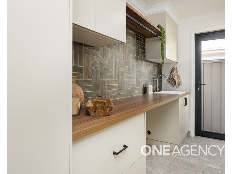 12 LAWRENCE AVENUE, Gobbagombalin NSW 2650