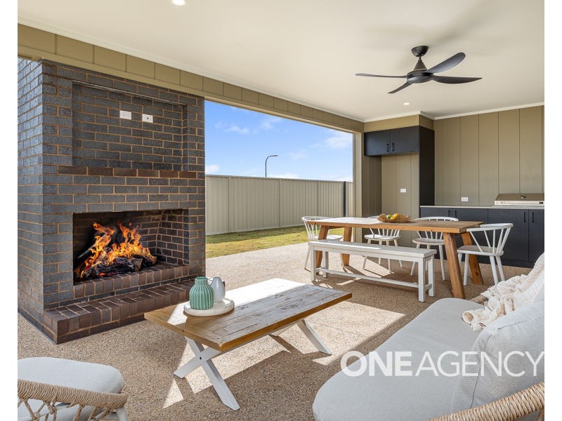 12 LAWRENCE AVENUE, Gobbagombalin NSW 2650
