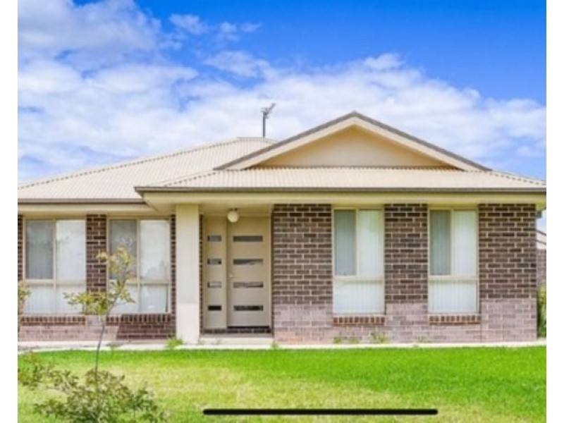 1/3 CARINYA STREET, Glenfield Park NSW 2650