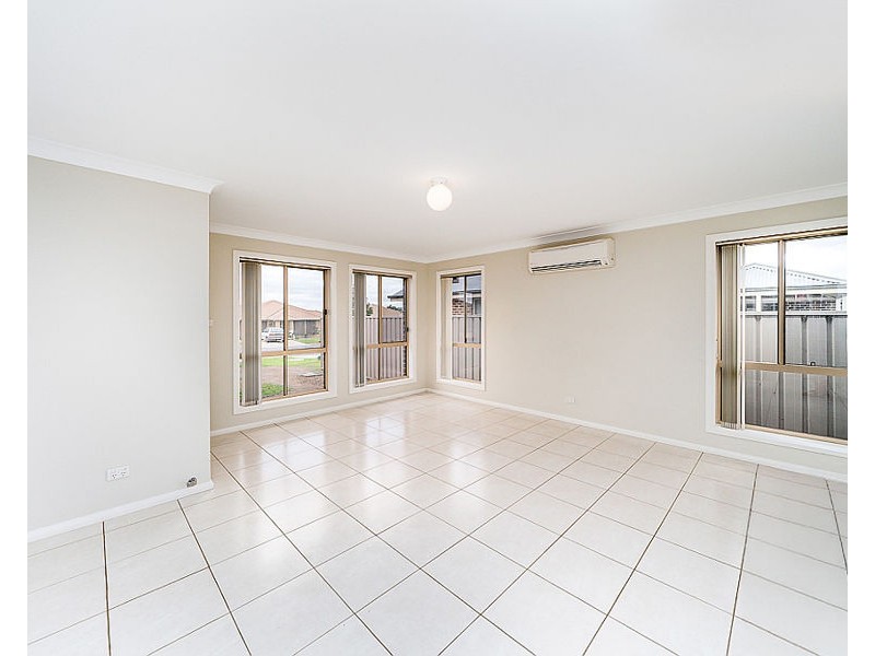 1/3 CARINYA STREET, Glenfield Park NSW 2650