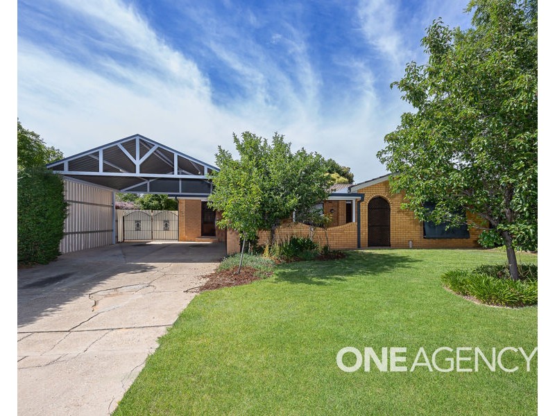 2 MELKIN AVENUE, Glenfield Park NSW 2650
