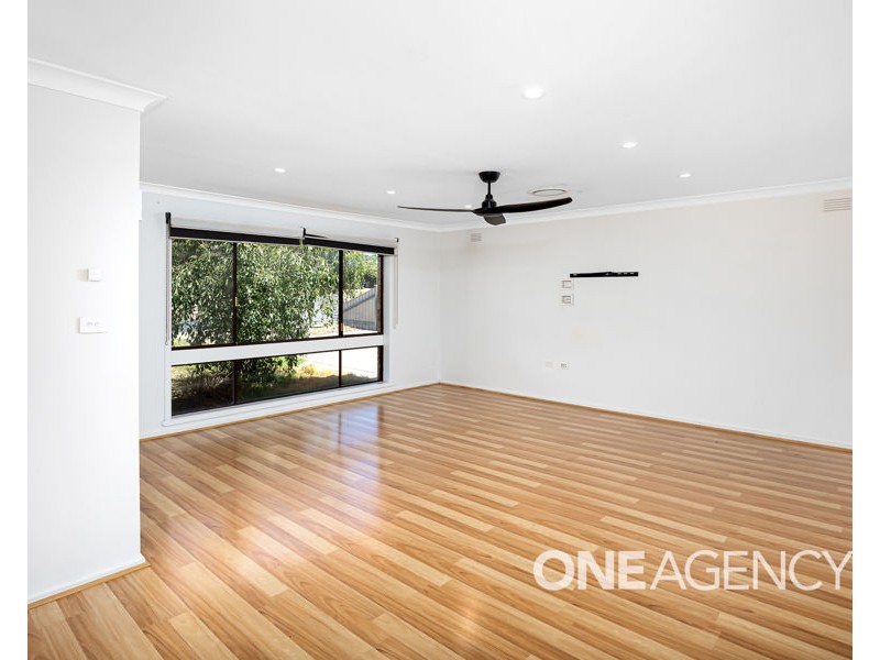 15 JACARANDA DRIVE, Lake Albert NSW 2650