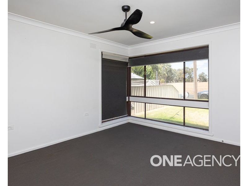 15 JACARANDA DRIVE, Lake Albert NSW 2650