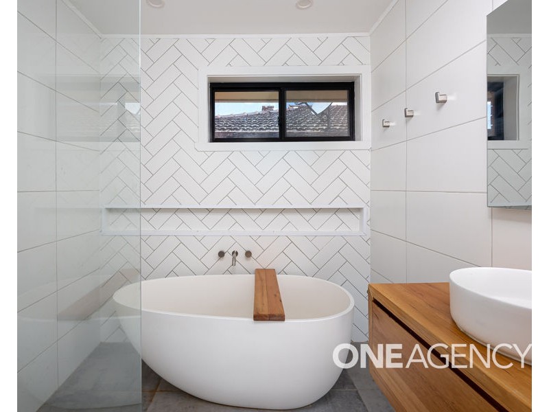 15 JACARANDA DRIVE, Lake Albert NSW 2650