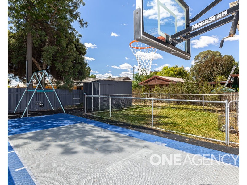 15 JACARANDA DRIVE, Lake Albert NSW 2650