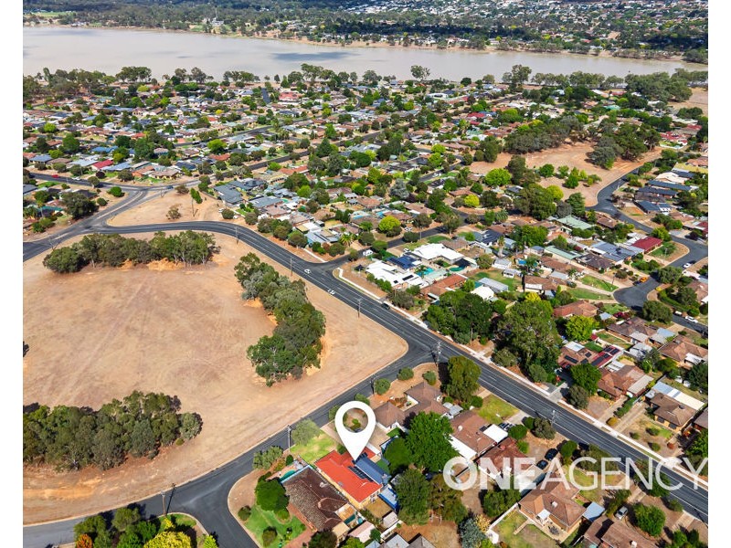 15 JACARANDA DRIVE, Lake Albert NSW 2650