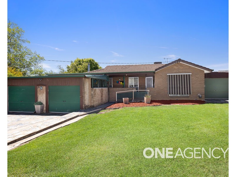 1 HAWKES PLACE, Tolland NSW 2650