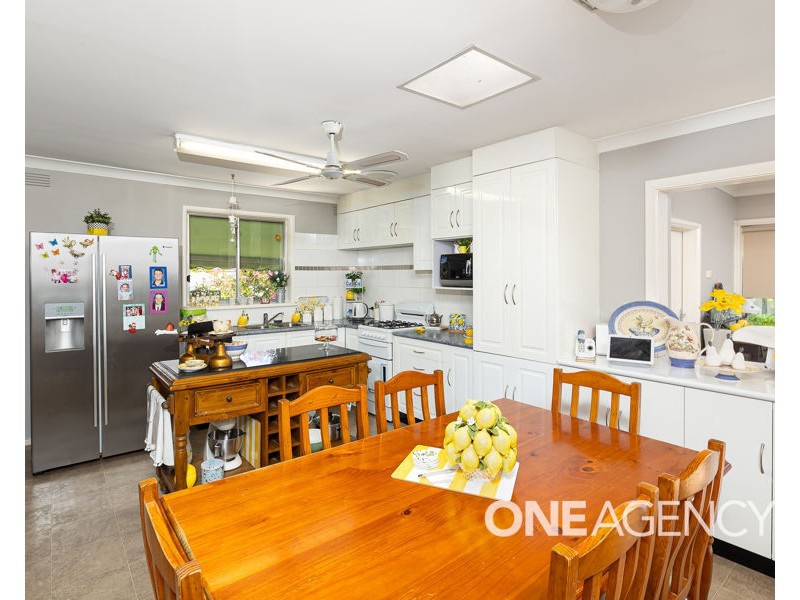 1 HAWKES PLACE, Tolland NSW 2650