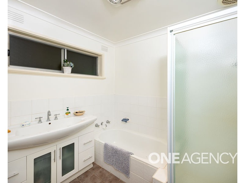 1 HAWKES PLACE, Tolland NSW 2650