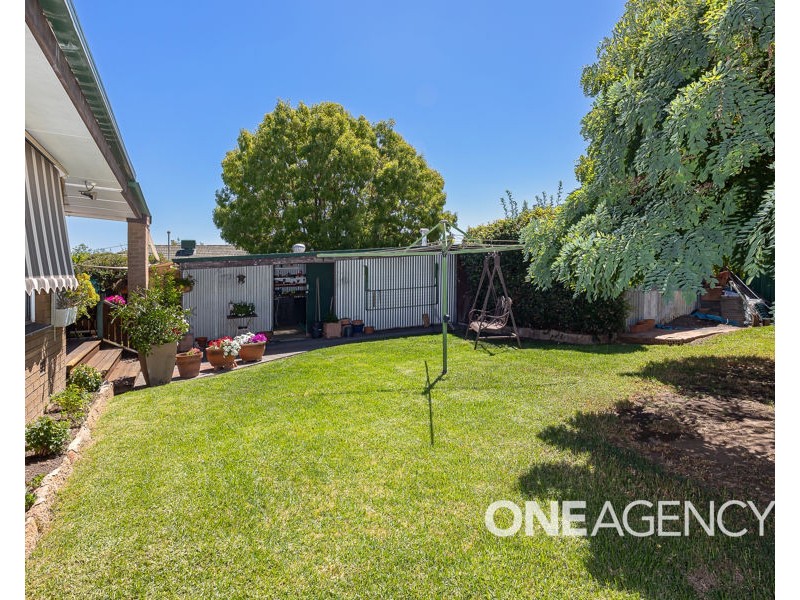 1 HAWKES PLACE, Tolland NSW 2650