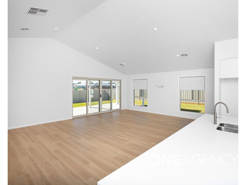 17 LAWRENCE AVENUE, Gobbagombalin NSW 2650