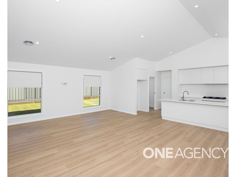 17 LAWRENCE AVENUE, Gobbagombalin NSW 2650
