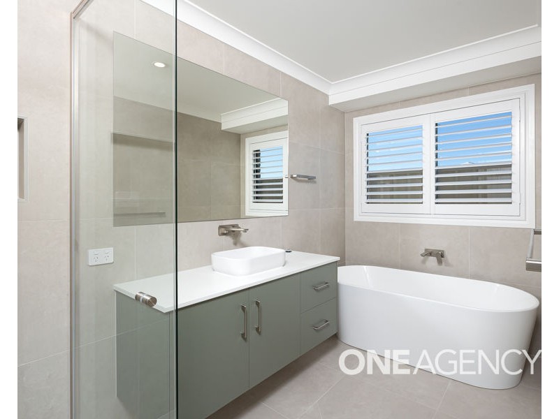 17 LAWRENCE AVENUE, Gobbagombalin NSW 2650