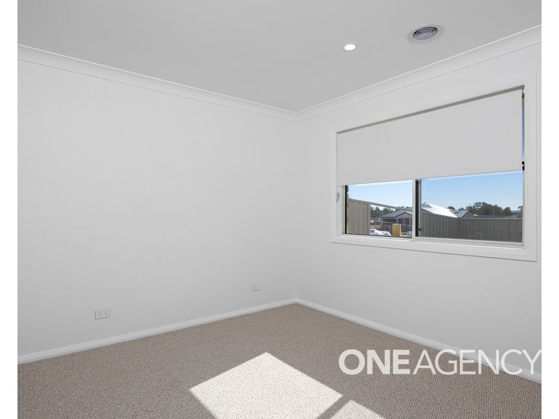 17 LAWRENCE AVENUE, Gobbagombalin NSW 2650