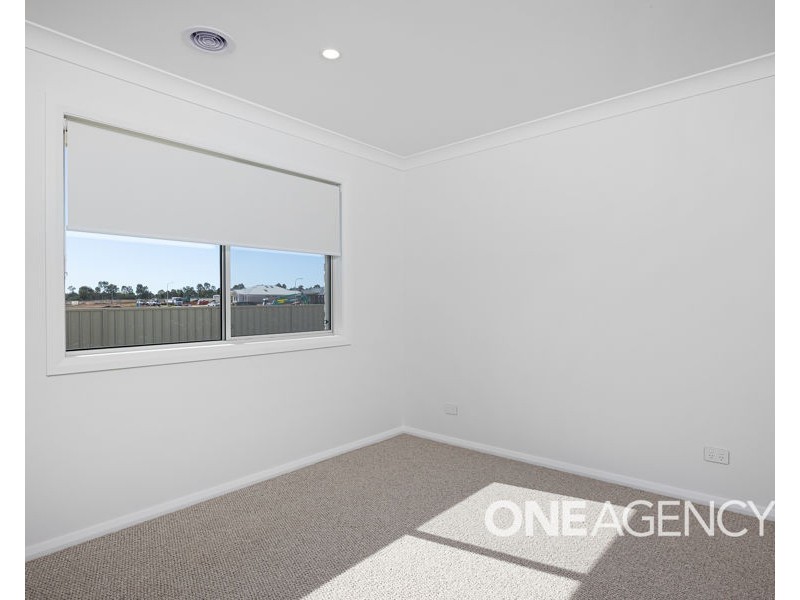 17 LAWRENCE AVENUE, Gobbagombalin NSW 2650