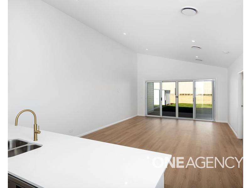 1/16 LAWRENCE AVENUE, Gobbagombalin NSW 2650