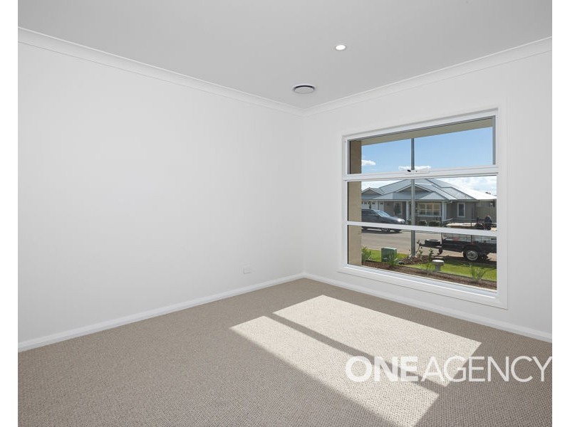1/16 LAWRENCE AVENUE, Gobbagombalin NSW 2650
