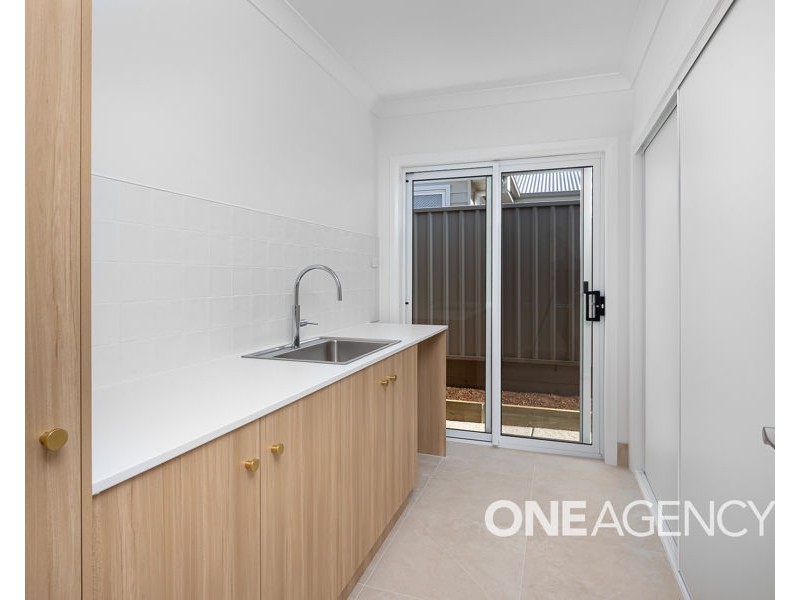 1/16 LAWRENCE AVENUE, Gobbagombalin NSW 2650
