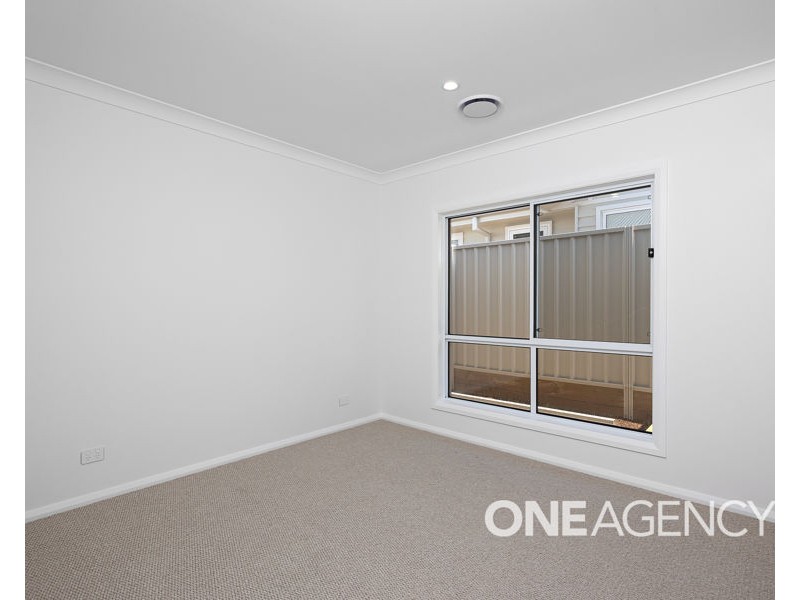 1/16 LAWRENCE AVENUE, Gobbagombalin NSW 2650