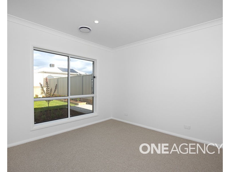1/16 LAWRENCE AVENUE, Gobbagombalin NSW 2650