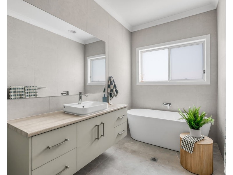 240 MUTTAMA PARADE, Gobbagombalin NSW 2650