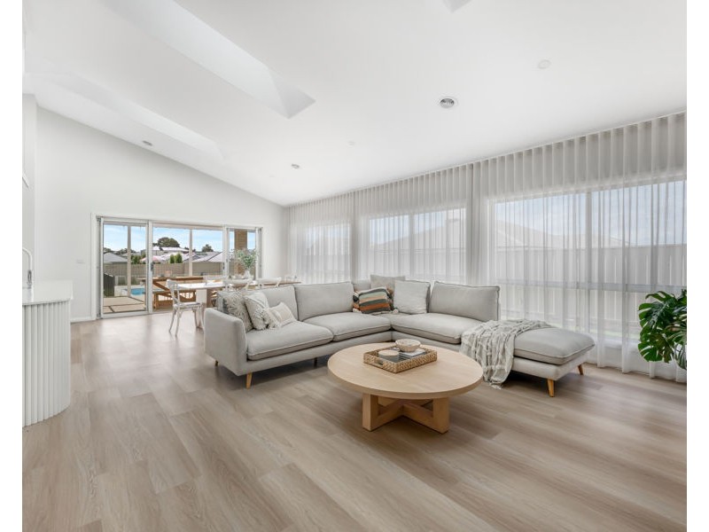 240 MUTTAMA PARADE, Gobbagombalin NSW 2650