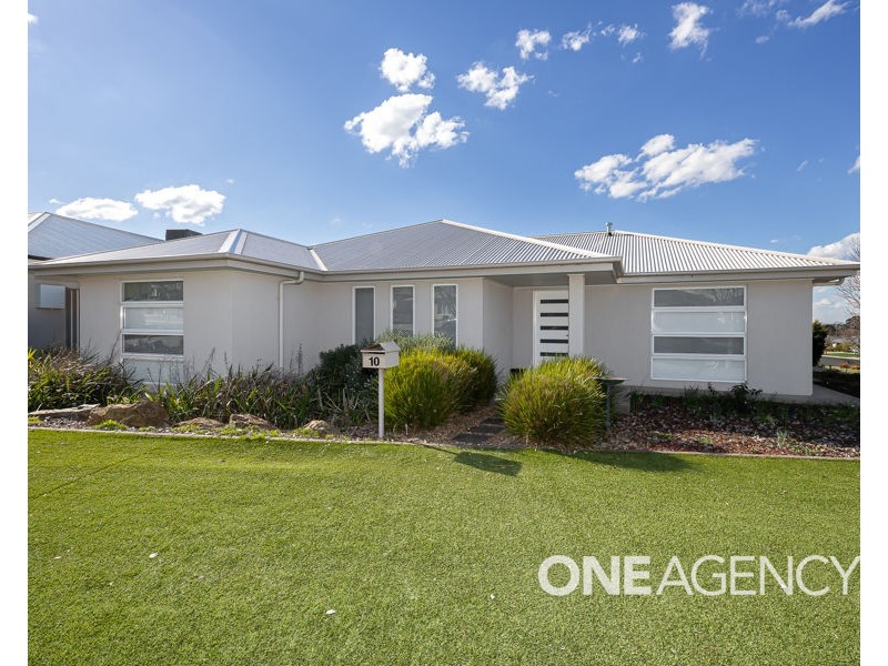 10 CHANG AVENUE, Lloyd NSW 2650