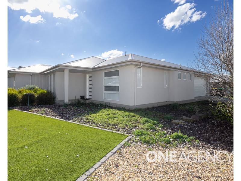 10 CHANG AVENUE, Lloyd NSW 2650
