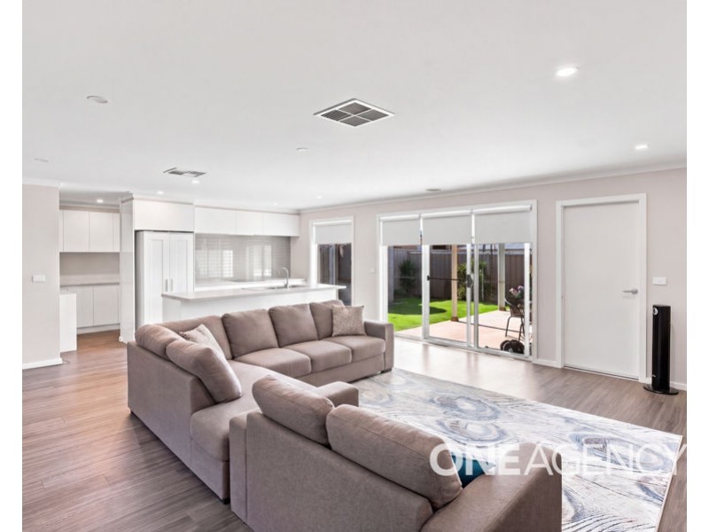 10 CHANG AVENUE, Lloyd NSW 2650