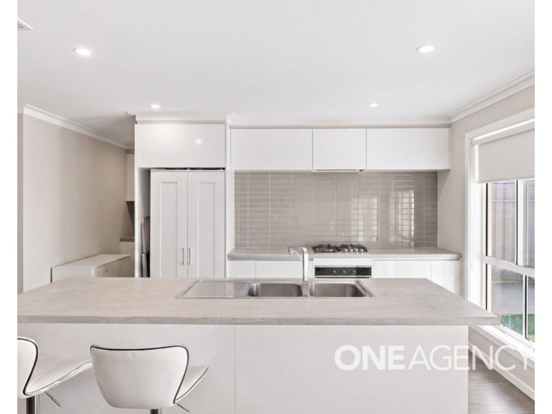 10 CHANG AVENUE, Lloyd NSW 2650