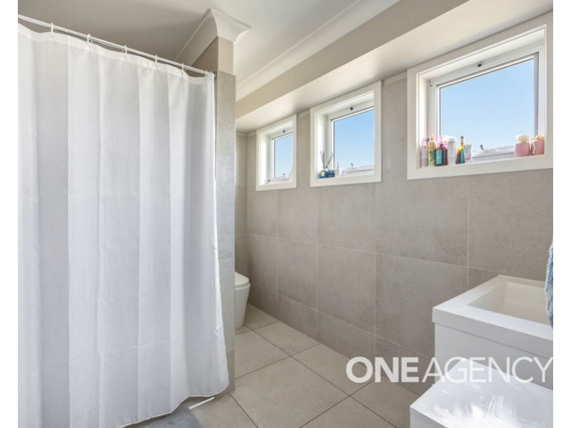 10 CHANG AVENUE, Lloyd NSW 2650
