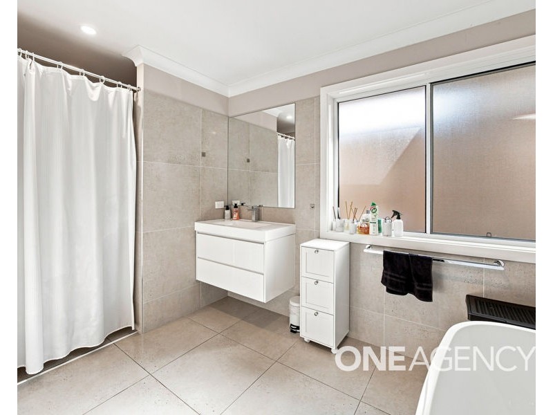 10 CHANG AVENUE, Lloyd NSW 2650