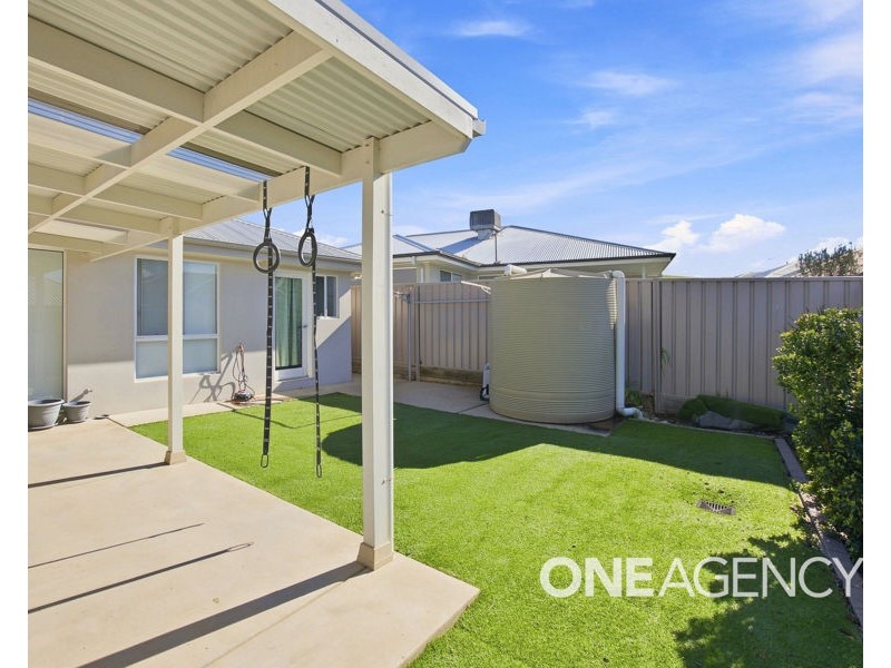 10 CHANG AVENUE, Lloyd NSW 2650