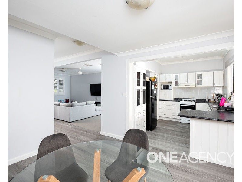 24 THE BOULEVARDE, Kooringal NSW 2650