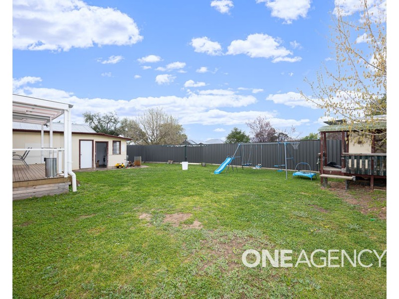 24 THE BOULEVARDE, Kooringal NSW 2650