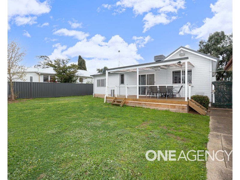 24 THE BOULEVARDE, Kooringal NSW 2650