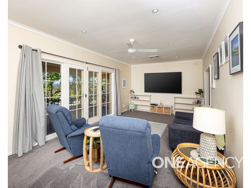 8 WILKS AVENUE, Kooringal NSW 2650
