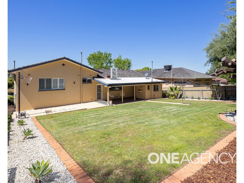 8 WILKS AVENUE, Kooringal NSW 2650