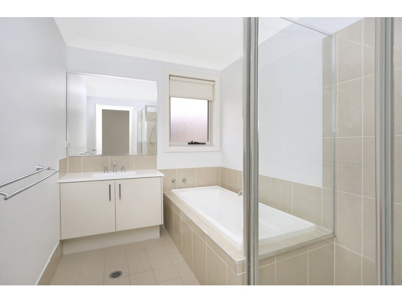 24 Gallina Drive, Spring Farm NSW 2570