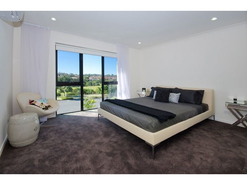 71/18 Archipelago Street, Pacific Pines QLD 4211