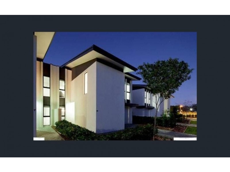 71/18 Archipelago Street, Pacific Pines QLD 4211