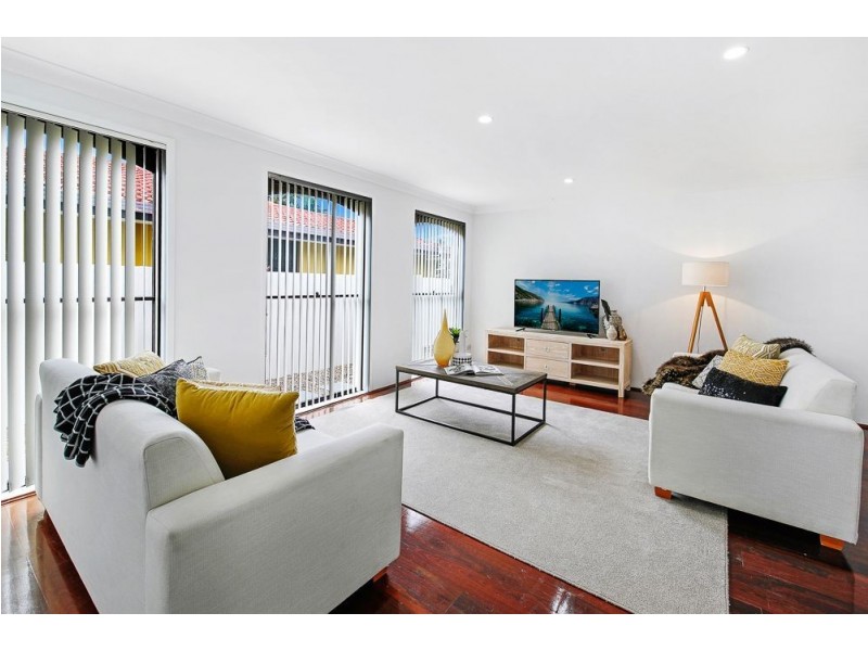 11 Ensenada Court, Broadbeach Waters QLD 4218