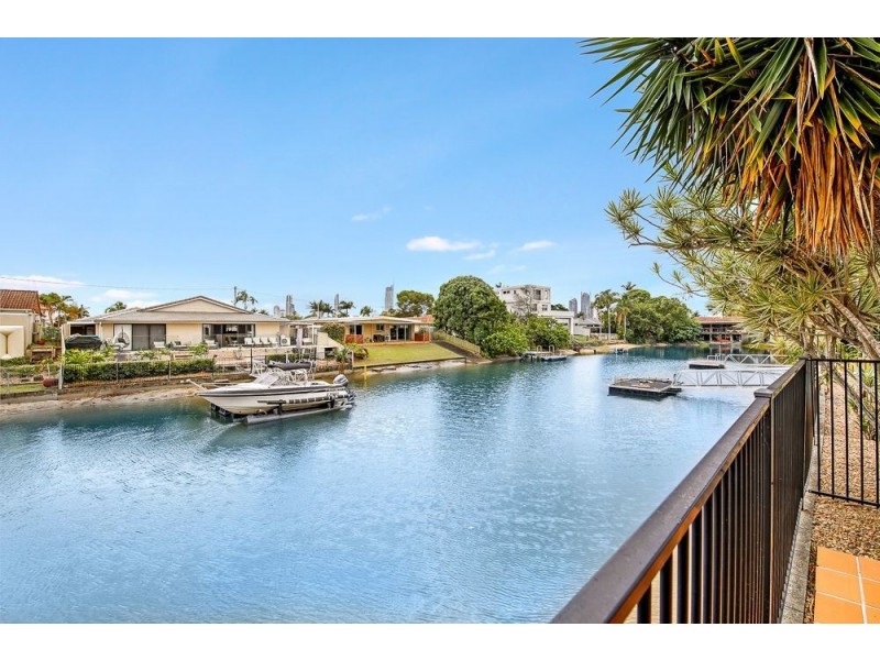 11 Ensenada Court, Broadbeach Waters QLD 4218