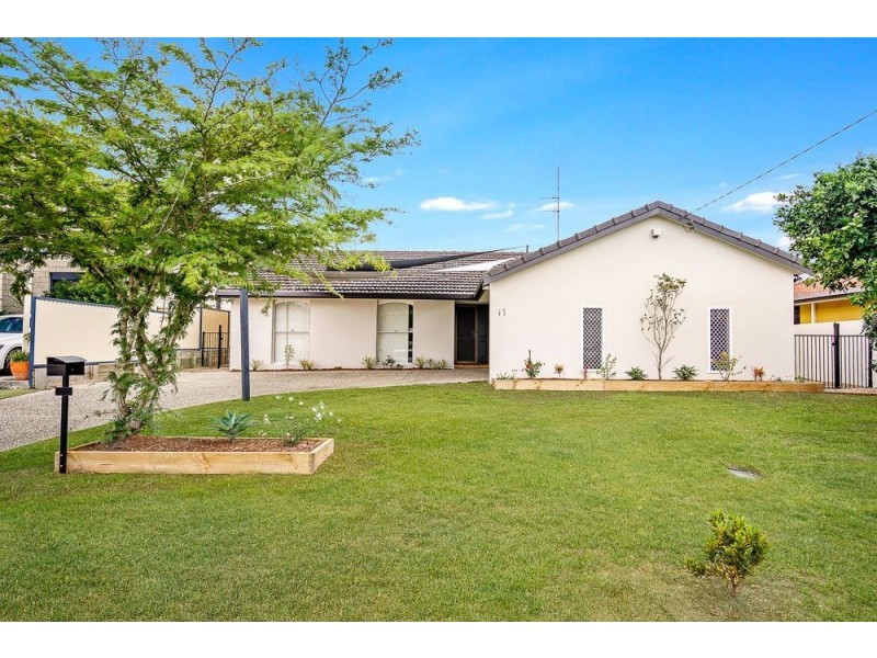 11 Ensenada Court, Broadbeach Waters QLD 4218