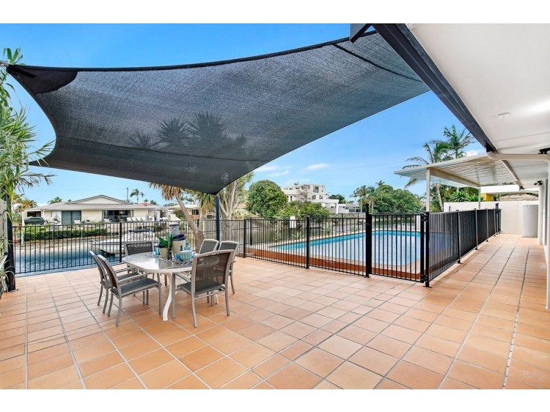 11 Ensenada Court, Broadbeach Waters QLD 4218