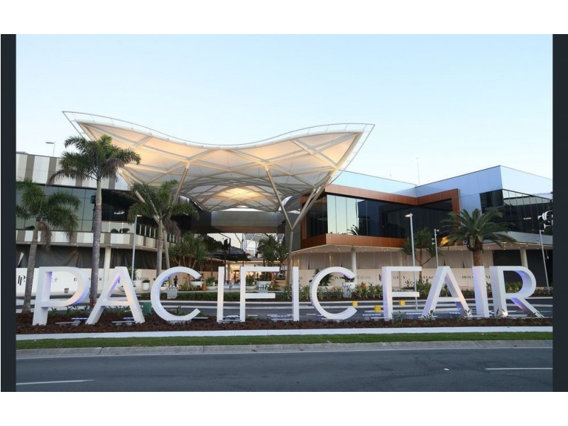 11 Ensenada Court, Broadbeach Waters QLD 4218