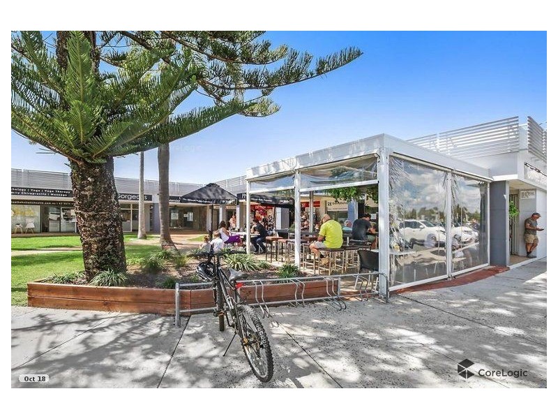 11 Ensenada Court, Broadbeach Waters QLD 4218