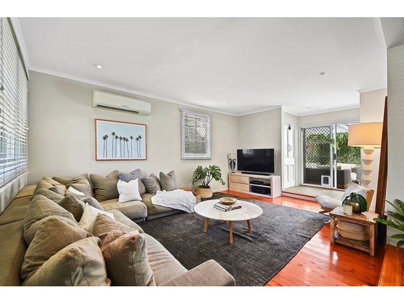 14 Harcourt Crescent, Southport QLD 4215