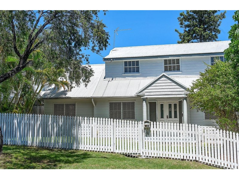 14 Harcourt Crescent, Southport QLD 4215