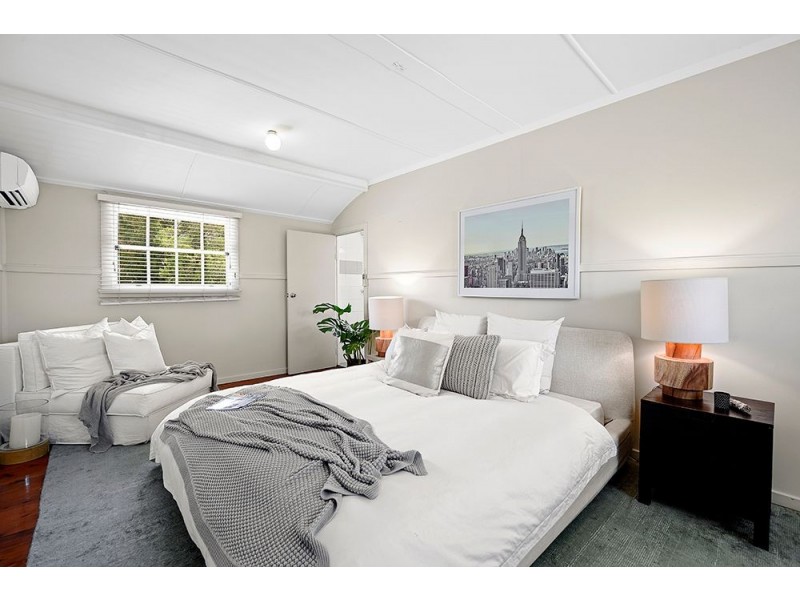 14 Harcourt Crescent, Southport QLD 4215